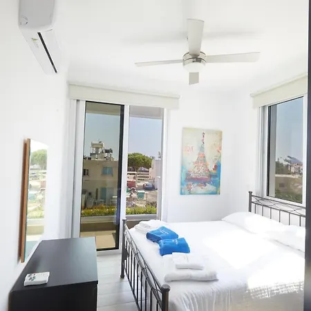 Pearl Ekaterina Protarász