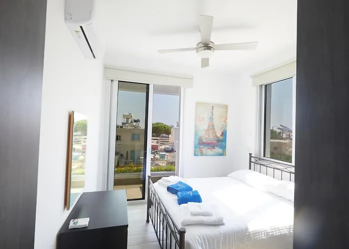 Pearl Ekaterina Protarász