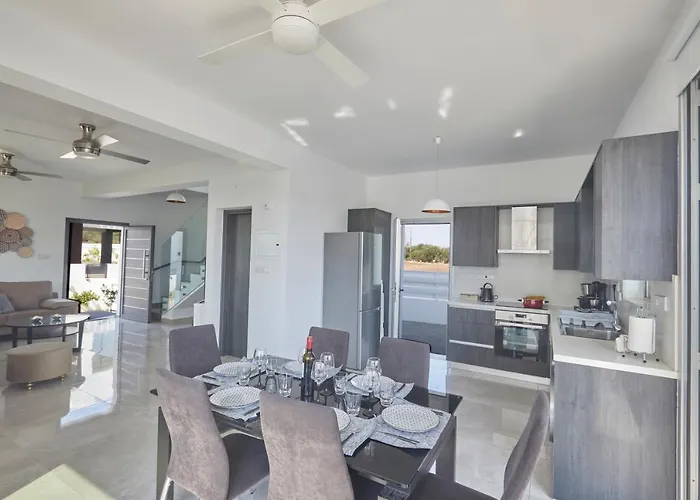 Pearl Ekaterina Vila