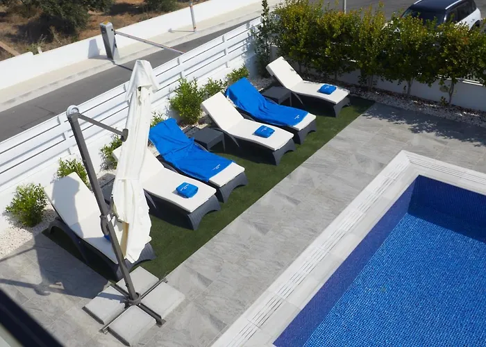 Pearl Ekaterina Protarász